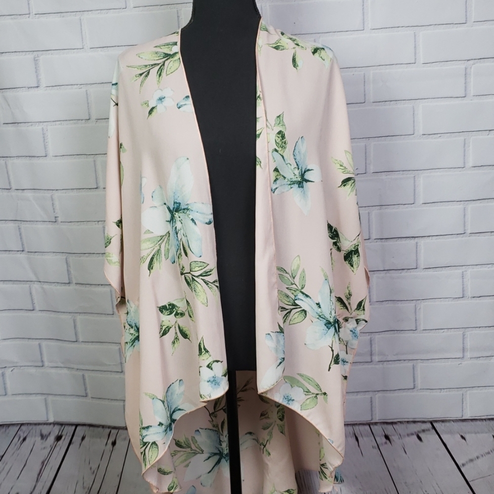 Allie Rose floral kimono size medium